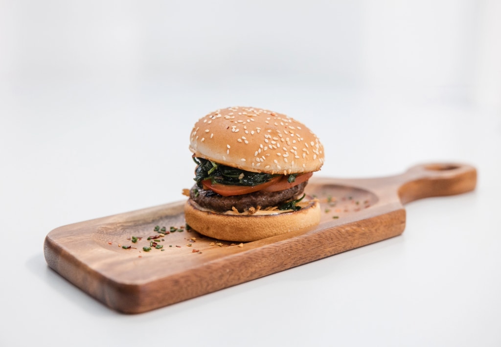 Burger de vită cu sos gourmet – - Reţetă